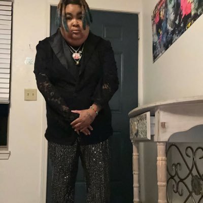 Simplyy2025's profile picture. 