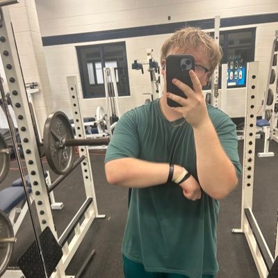 Jesus First 🙏✝️ | 16 | Part time prankster | Part time barber | Football 🏈 | Weightlifting |