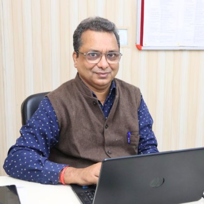 Journalist | Media, Social Media & Political Communication Strategist |
Ex- Resident Editor @prabhatkhabar, Patna | Ex- @AmarUjalaNews |
Lives in #Patna #Bihar