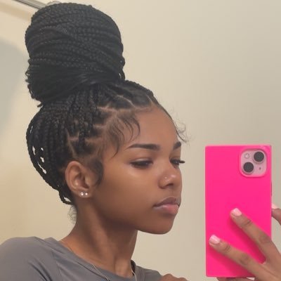 eziyajanaee's profile picture. 