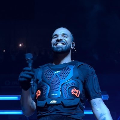 I make tiktoks and take slightly above average pics | instagram: worldtourgirlstour