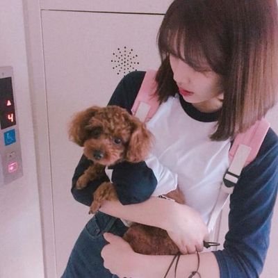 私は日本の大阪出身で、身長168cm、活発で明るい性格です。居酒屋に行って友達を作るのが好きです。