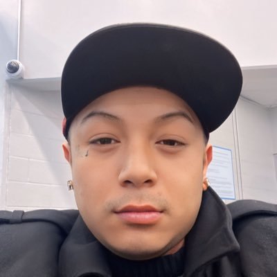 Arrivasniko's profile picture. Chill laid back