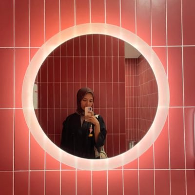 lilyandlouvre's profile picture. ‘your beauty never ever scared me’ | mostly rant | taurean-athena breed, fashion enthusiast, aspiring writer, currently watching red cars 🏎💜