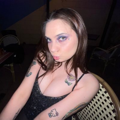 littlesylveon's profile picture. my presence sweet and my aura bright