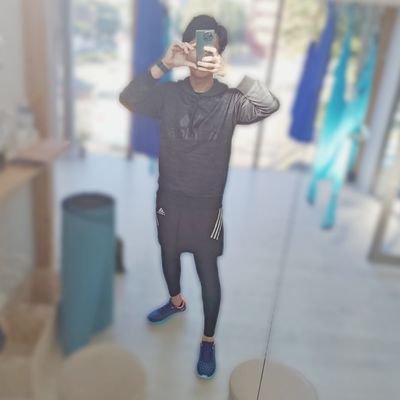 何気ない日常を呟く事が多く基本文字のみたまに写真😊話易い男🥹タメ語キャラだが中身は凄く礼儀正しいヤツ🍀ポストにRPいいねポチるとニヤける✨無言フォローしまくるし大歓迎🤭Instagram空気😁DMは勧誘系無視それ以外反応👿リンク絶対踏まない🤩趣味でYouTube🚙チャンネル相互登録致しません🙅