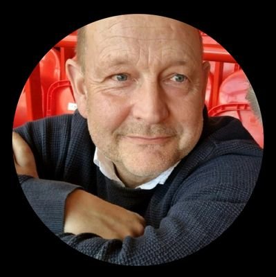 BBQ & Shed owner. 🎶Madchester 🎶
Tries to cook 👨🍳 has a bad ankle but doesn't like to talk about it. Has a dog 🐾 🇾🇪🇩🇰 #MUFC