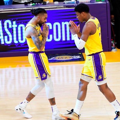 32higashino's profile picture. バスケ。NBA。Bリーグ。神戸ストークス。辛辣？ スポーツ全般も。戦術語ったり、ふざけたり。色々寄せてください、寄せてくれるのかな。はじめました。こそりフォロー お許しください。コソコソ。政治、宗教、勧誘等 呟く方、あまり絡みたくありません。