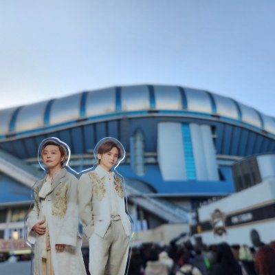 KinKiが大好きな30代前半の女です。
KinKiはファン歴26年目!
ソロも好きだけど、やっぱり2人でいるときが1番。2人の歌もダンスも空気も全部が好き!!ずっとKinKi KidsとファンがFamilyでいれますように。
V6も21年間大好き。6人がずっとずっと幸せでいてほしい。これからもV6のファンです。