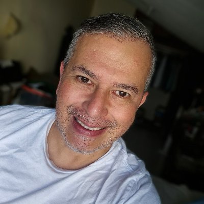 bushidoperez's profile picture. Psicólogo, Pequeño rock & roll, Acróbata y siempre Rompeolas...