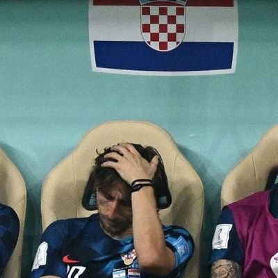هوادار رئال،پرسپولیس و دیگر تیم های حکومتی.تحلیلگر مسائل پیرامون برنابئو
«انگشت کوچیکه آقا مودریچ💔»