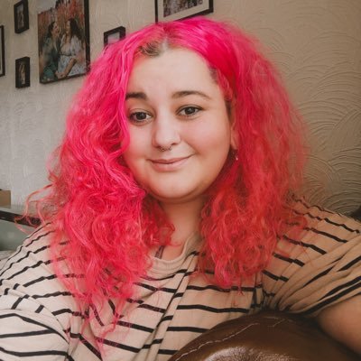 lesbian, welsh, autistic illustrator 💖 trying to navigate adult life & read books✨ all views are my own