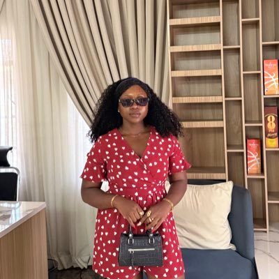 UI/UX designer | Fashion designer👗 | Food addict🤫 | God's pikin✌🏾 | I do exploit