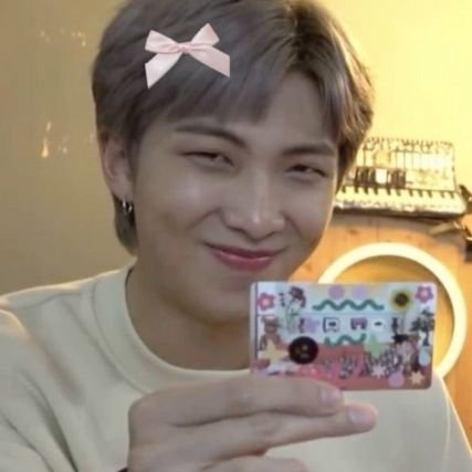 She💋

me gusta one piece y bts.