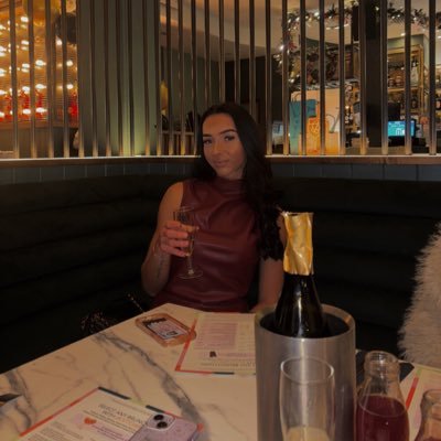 insta- anaisbarrett_