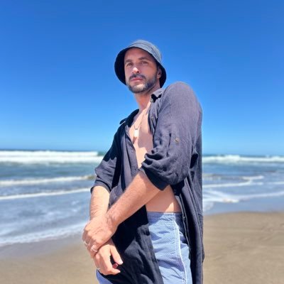 Almagro. CABA. ♋️🦀33. años. abogado. buscando lo que vos estás buscado.