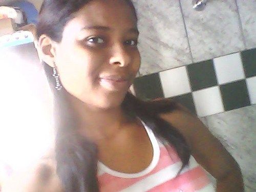 sou uma pessoa que adora curti a vida intensamente 
adoro fazer novas amizades sou mto carinhosa amiga companheira que ama ficar do lado da pessoa que esta..