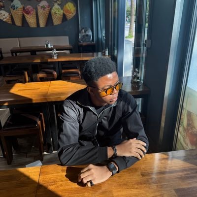 daniel_sznn's profile picture. Product Designer | New Product Manager 🎨 Taking you on my journey of crafting designs & building products, one creative step at a time!