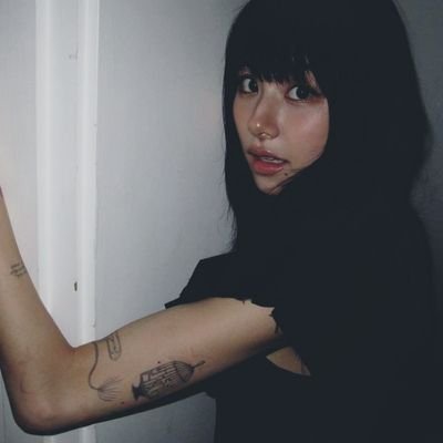 misavtt's profile picture. blue hair and issues for all