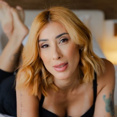 Jornalista/Redatora/Apresentadora/Locutora. Rústica, comilona, aquariana, suburbana convicta! Voluntária no Voz das Comunidades!