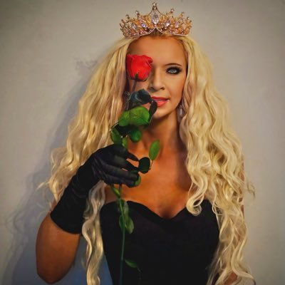 FormerModel🐰RetiredBloggingWorldDouche🤮@huffpost 🖌Nerd🤓QueenTroll👸ConservativeMom🇺🇸America First🇺🇸Christ Is King 🙏🏼Follow me down the 🕳️🐇