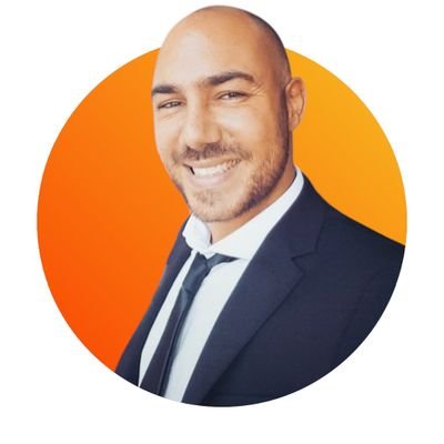 Autentinco, luchador, caprichoso, pero sobre todo feliz por la vida, con muchas ilusiones y sueños, que ire cumpliendo uno a uno sin dejar escpar ninguno. XD