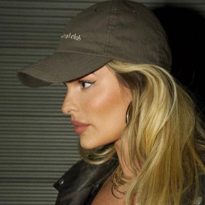 saturnljauregui's profile picture. just survive somehow.