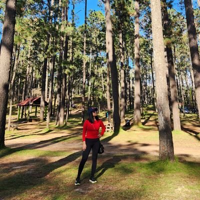 Abogada de profesión y libre por convicción.
Fotografa y escritora en otra vida.
Senderista.
Fitness, intentando vivir.