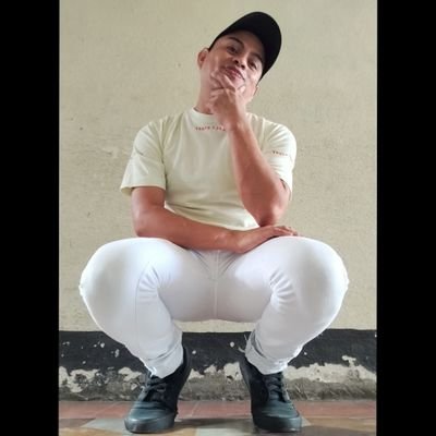 crislopez253's profile picture. 