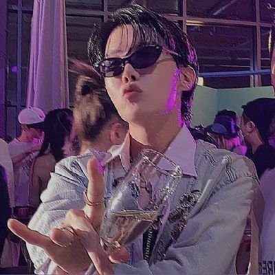 방탄소년단 ─ 𝗐𝖾 𝖺𝗋𝖾 𝗳𝗼𝗿𝗲𝘃𝗲𝗿 𝖻𝗎𝗅𝗅𝖾𝗍𝗉𝗋𝗈𝗈𝖿 ! ✦ she/her ↳ fan account |