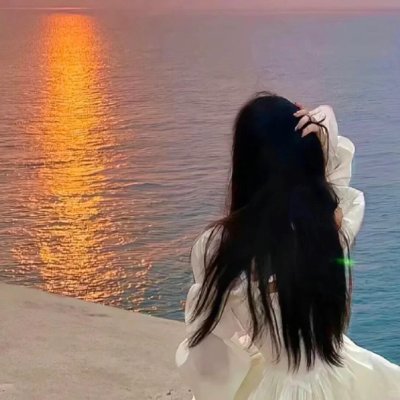 向日葵のように明るく、でも少し影のある自分でありたい🌻✨ 努力は裏切らないと信じて、今日も笑顔で頑張る!😊 たまには疲れるけど…😌
