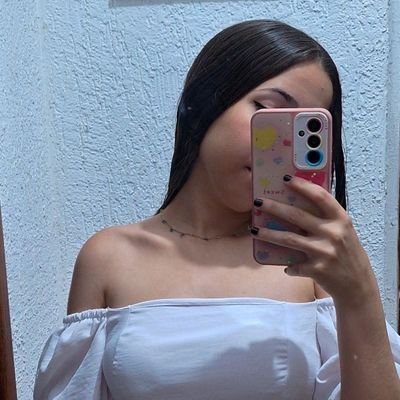 hillary0lv's profile picture. I'm just a little bit crazy, that's all 🌙                 
❤️💍@T_Star7