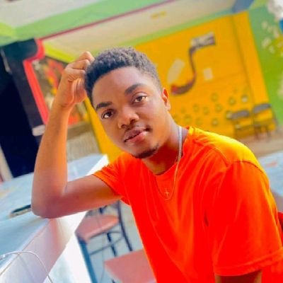 lenslesage27's profile picture. 