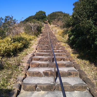 読書:森ぱふぇ会員
音楽:自称吉松隆研究者 名古屋フィル、セントラル愛知 定期会員
本と音楽を愛してやまない、蒐集癖と書癖を患うオッサン。
音盤所持数1500枚くらい。現代音楽と吹奏楽、朝比奈隆を追い求め続ける。読書は、森博嗣と田中慎弥を筆頭に超雑食系。
吉松隆作品が収録された音盤は150枚以上所持しています
