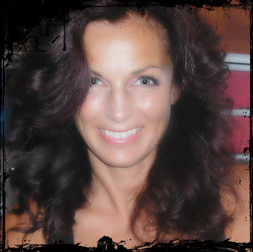 evil_enchanted's profile picture. Accomplished Artist, writer, Jewelry maker, geek, entrepreneur. Batman & Deadpool are my guys! Always supporting fellow artisans!