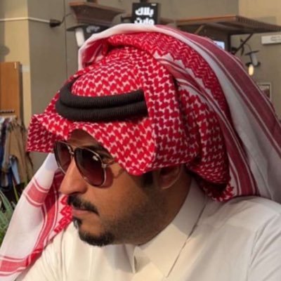 ماقيمة الناس إلا في مبادئهم/لا المال يبقى ولا الألقاب والرتبُ