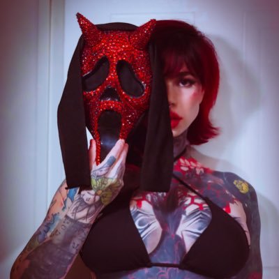 A friendly lil hellbilly 😈 Haunt actor 🤡Fitness 💪🩷💛💙 All content is under copyright. Enforced by https://t.co/wtrbDDy10B.