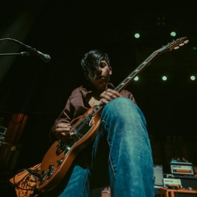 i play guitars simultaneously in @pinkshiftmd || 🌺 he/him || stream SACCHARINE🎃 link below