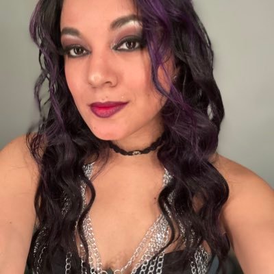 AleHurtado96's profile picture. Delusional Queen // siempre voy de-morada