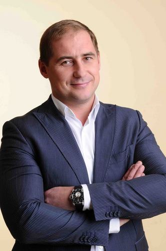 Руководитель самого большого на Урале Центра дополнительного образования детей и крупнейшей концертной площадки города - Дворца молодежи.