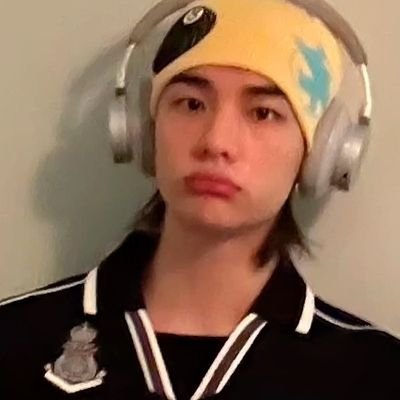 esayonnara's profile picture. *aqui jaz uma army feliz e impactada depois de 7* - @esayonnara, 2020 #BTS tentando // dorameira y kpopper