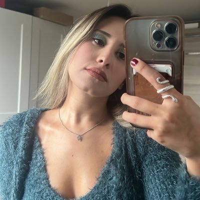 sebnemarslan_94's profile picture. buraya bakarlar