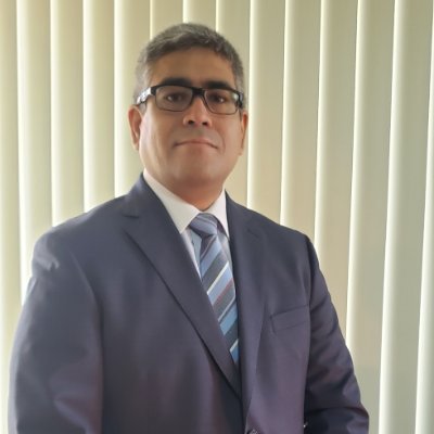 Abogado ambiental, poeta, pensador y hombre de fe en un mundo mejor.