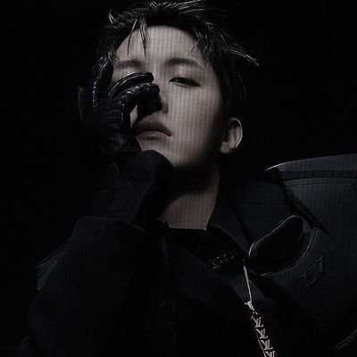 We've got each other,we've got eyes on each other. There’s no one above people, there’s no one below people...
.............Jung Hoseok.......
....Equal Sign..