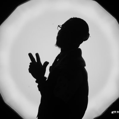 LutorD3A's profile picture. AmAnAlien 👽👑👽 I Mellifluously pour out wisdom through Rhythm and Poetry