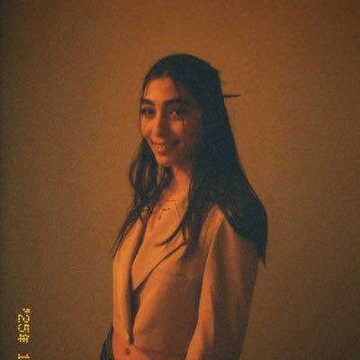 BEBSI___'s profile picture. اینجا بلند بلند فکر می‌کنم.