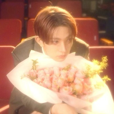 multifan❤️
you're so precious to the point it's a waste to just say i love you - heeseung