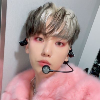 Take a bite of all of me, all of me 아무 비밀 없이 솔직히 Come and fall in love with me . ꨄ︎^•ﻌ•^ฅꨄ︎