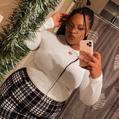 MOM 👩🏾🍼| Artist🎨🖌️ / Creator 💻 | Survivor 💪🏾 | Believer 🙌🏾✨