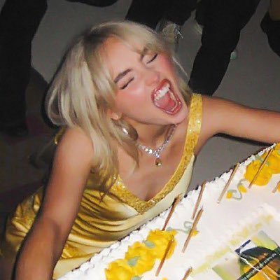 eu e billie pulando ao som de yssmiac | bookstan | ela/dela | billie, sabrina and more